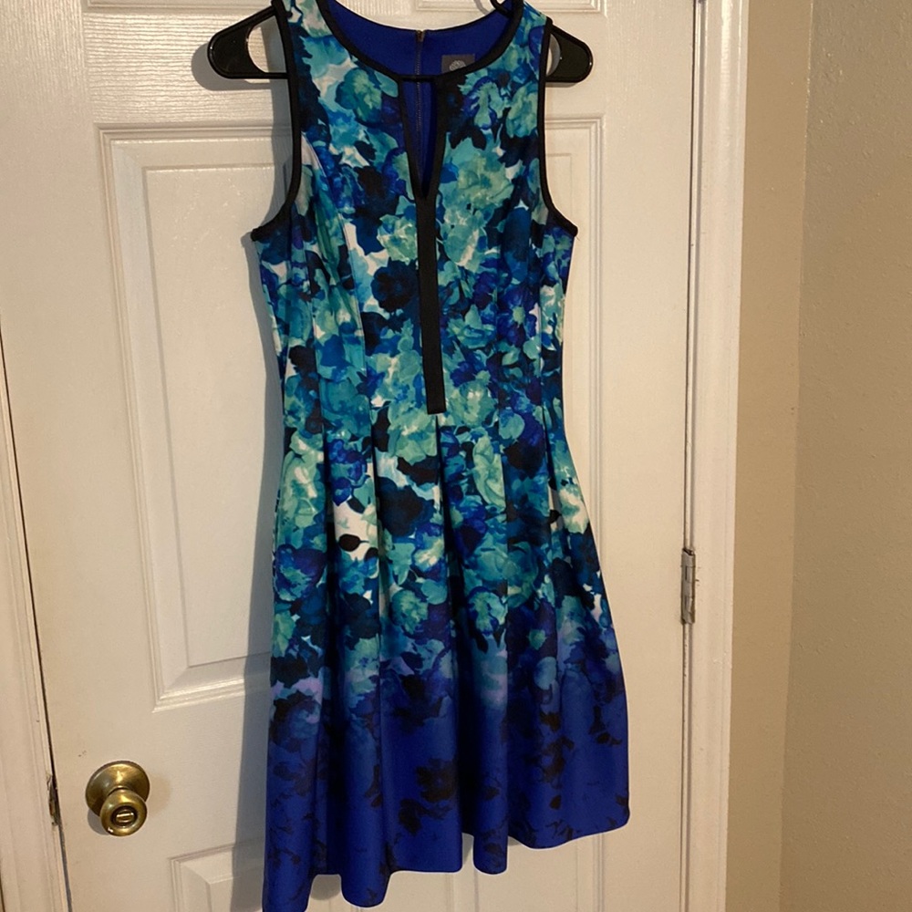 Vince Camuto dress size 6